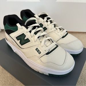 New Balance 550 in sea salt/green sz 8 men or 9.5 women
